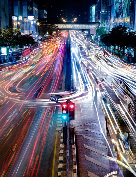 Burban shot nine seperate long exposures and stacked in Photoshop, resulting in this final composition. Motion Photography, Movement Photography, Shutter Speed Photography, Long Exposure Photos, Lights At Night, Exposition Photo, Fotografi Urban, Fotografi Kota, Traffic Lights