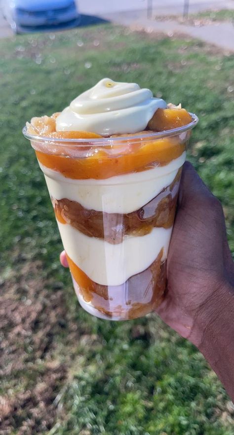 Loaded #Peach #Cobbler #Cheesecake #Cup Peach Cobbler Cheesecake Recipe, Peach Cobbler Cheesecake, Dessert Cups Recipes, Lemon Bar, Cheesecake Cups, Cheesecake Mousse, Dessert In A Jar, Peach Desserts, Peach Recipe