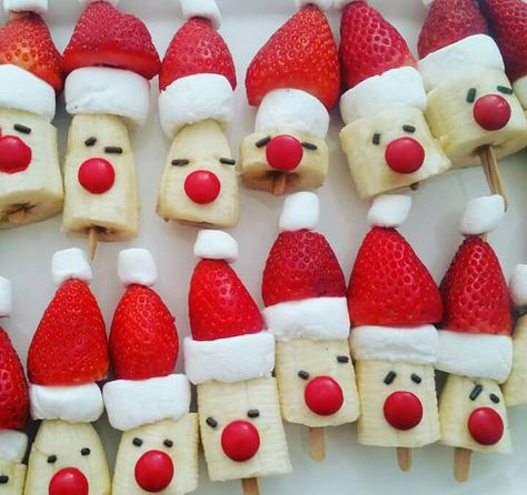 Santa bananas. My own little contribution to my board. Santa Bananas, Santa Hats Food, Santa Hats Fruit, Daycare Menu Ideas, Banana Christmas, Santa Snacks, Daycare Menu, Christmas Buffet, Easy Christmas Treats