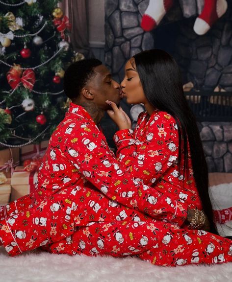 Matching Christmas Pajamas Couples, Christmas Photoshoot Ideas, Christmas Photos Outfits, Christmas Couple Photos, Christmas Couple Pictures, Christmas Pictures Outfits, Christmas Poses, Christmas Family Photoshoot, Holiday Photoshoot