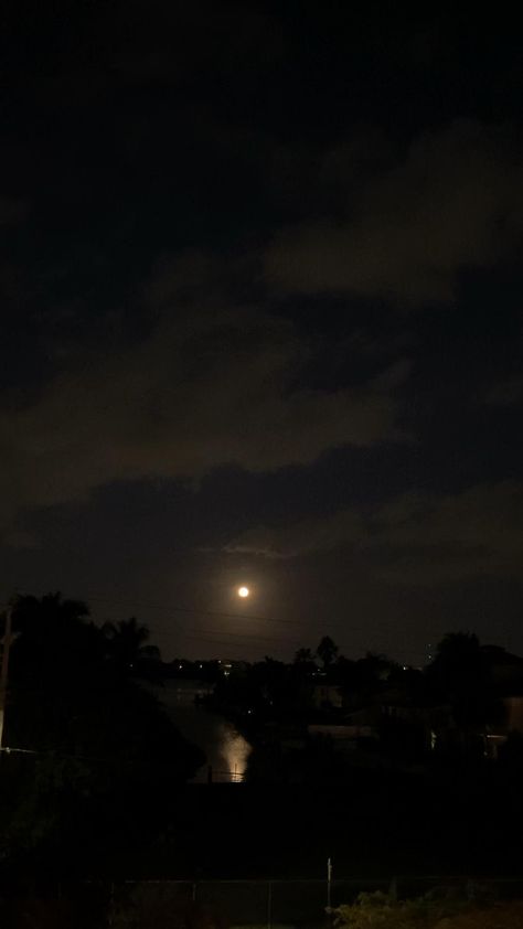 Moon Videos Night, Night Moon Videos, Night Sky Video, Night Aesthetic Videos, Moon Videos, Chill Video, Sky Gif, Night Sky Photography, Beautiful Night Images