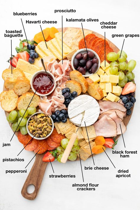 Small Charcuterie Board, Small Charcuterie, Charcuterie Board Meats, Charcuterie Appetizers, Amazing Food Platters, Boards Ideas, Party Food Buffet, Catering Ideas Food, Charcuterie Inspiration