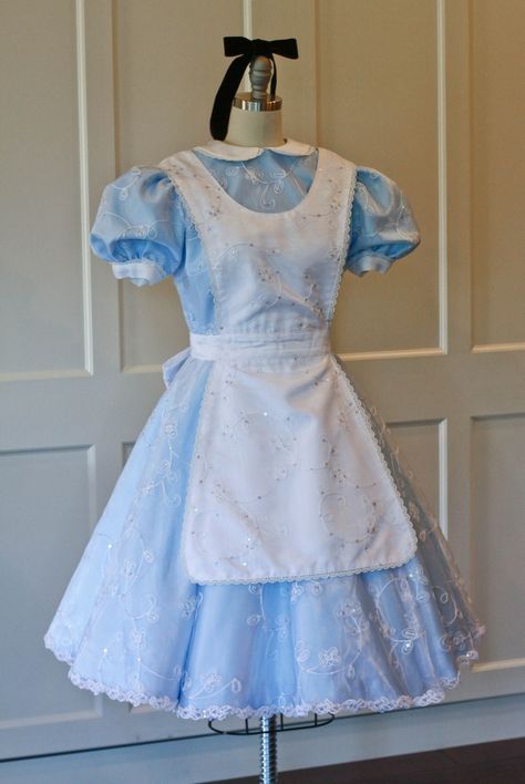 Disney Park’s Dress Replica – Alice In Wonderland Costume with Extra Embellishment – Bella Maes Sewing Corner Alice Disney, Alice In Wonderland Outfit, Alice Costume, Alice Cosplay, Alice Dress, Alice In Wonderland Dress, Wonderland Dress, Alice In Wonderland Aesthetic, Alice In Wonderland Costume