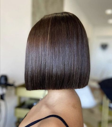 One Length Haircuts, One Length Hair, Sleek Short Hair, Straight Bob Haircut, Classic Bob Haircut, Chin Length Haircuts, Straight Hair Cuts, Inverted Bob, Short Bob Haircuts