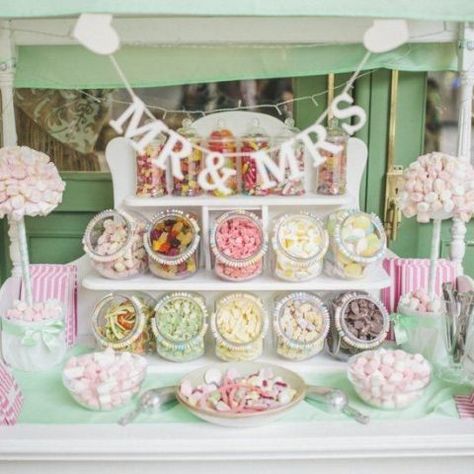 Dessert Bord, Sweet Table Wedding, Sweet Carts, Candy Bar Wedding, Rustic Wedding Decorations, Classic Elegant Wedding, Wedding Sweets, Pink Bridal Shower, Pudding Desserts