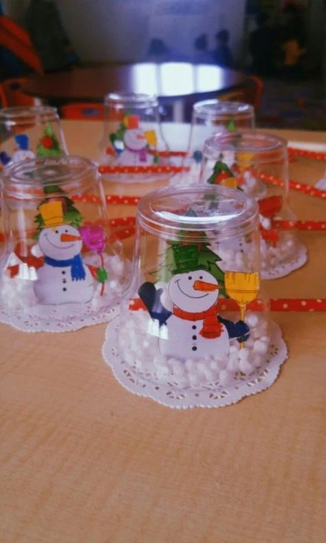 Keep kids entertained all winter with these adorable Christmas crafts. Snow Globe Crafts, Globe Crafts, Preschool Christmas Crafts, Christmas Crafts For Kids To Make, Christmas Arts And Crafts, Winter Crafts For Kids, Preschool Christmas, Crafts For Kids To Make, Home Diy Projects