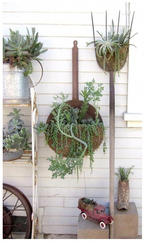 Breezeway Ideas, Upcycled Planter, Gray Headboard, Upcycled Garden, Pregnant Photo, Creative Planter, Flea Market Gardening, Upcycle Garden, Flower Tower