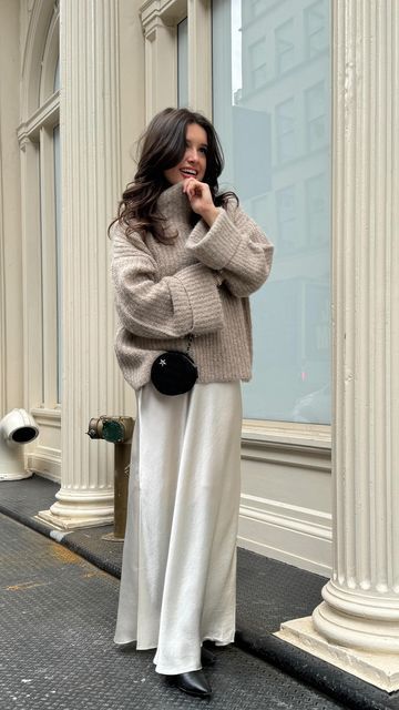 Anastasia Gerrans on Instagram Modest Winter Outfits, Satin Skirt Outfit, Estilo Hijab, Casual Chic Outfits, Mode Hippie, Modesty Outfits, Estilo Indie, Rock Outfit, Autumn Outfits