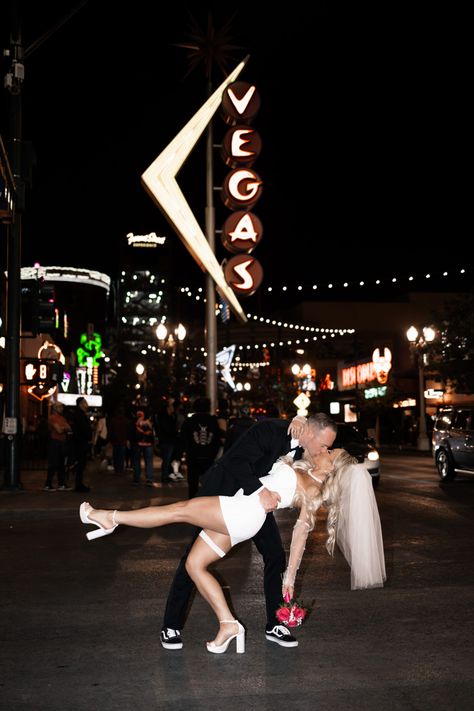 las vegas elopement, stylish elopement, city chic wedding, vegas elopement, vegas elopement dress, vegas elopement outfit, vegas chapel elopement, vintage elopement, fremont street elopement, vegas sign, vegas sign elopement photos Old Vegas Wedding Theme, Vegas Rock And Roll Wedding, Vegas Elopement Dress Fun, Fremont Street Elopement, Las Vegas Engagement Photos Ideas, Los Vegas Wedding, Vegas Cowboy Wedding, Elopement Dress Vegas, Old Hollywood Vegas Wedding