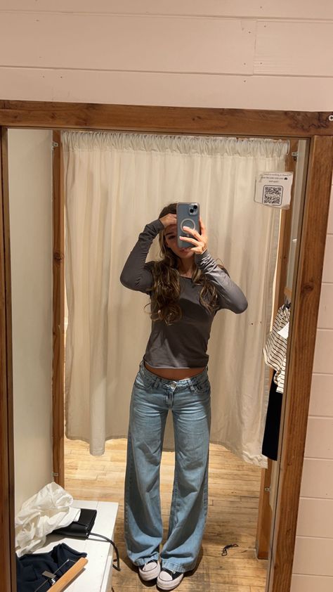 Low Rise Jeans Outfit, 00s Mode, Brandy Melville Outfits, Look Legging, Downtown Outfits, Skandinavian Fashion, 사진 촬영 포즈, Outfit Inspo Casual, Looks Party