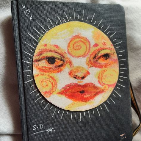 Customized Sketchbook Cover, Sketch Book Decor, Scketh Book Cover Ideas, Binder Painting Ideas, Gcse Art Sketchbook Front Cover, Art Sketchbook Front Cover Ideas, Sketbook Cover Ideas, Sketchbook Front Cover Ideas Aesthetic, Cover Of Sketchbook Ideas