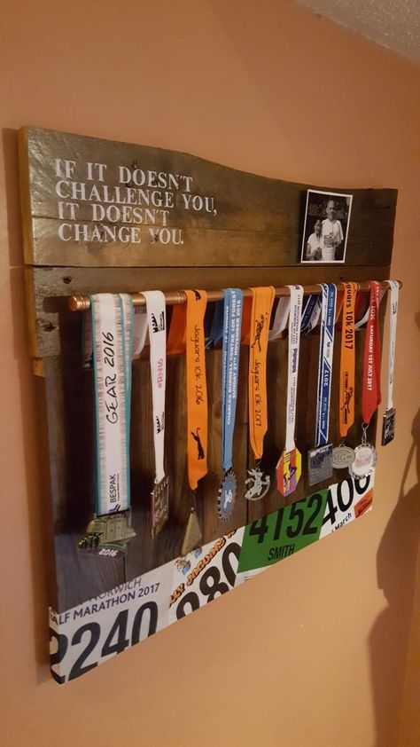 Diy Medal Display, Medals Display Ideas, Medal Display Ideas, Diy Medal, Race Medal Displays, Marathon Medal Display, Sports Medal Display, Medals Display, Running Medal Display