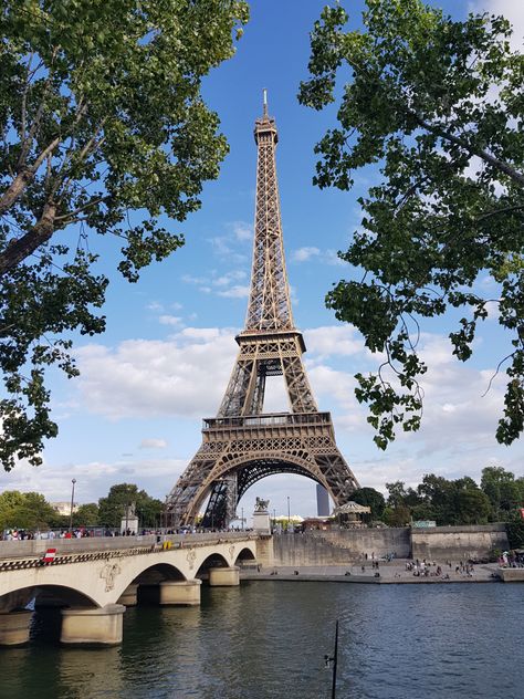 Paris France, French Landmarks, Cityscape Photography, Historical Landmarks, Historic Buildings, Beautiful Photo, Cityscape, Eiffel Tower, Places To Go