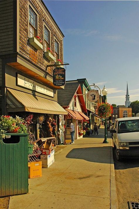 Small Town Inn Aesthetic, Small Town Shops Aesthetic, Lake Town Aesthetic, Little Town Aesthetic, Town By The Sea, Maine Aesthetic, Cute Town, New England Aesthetic, Camden Maine