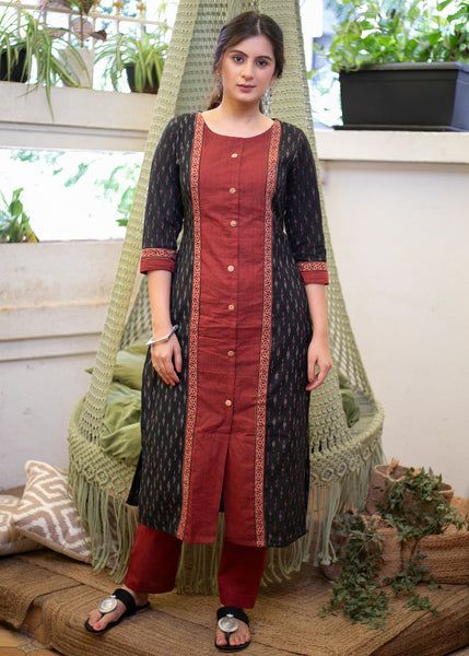 Border Dress Pattern, Patch Kurti Design, Saree Frocks, Churidar Models, Chicken Suit, Black Salwar, Latest Designer Kurtis, Kerala Saree Blouse Designs, Designer Kurtis Online