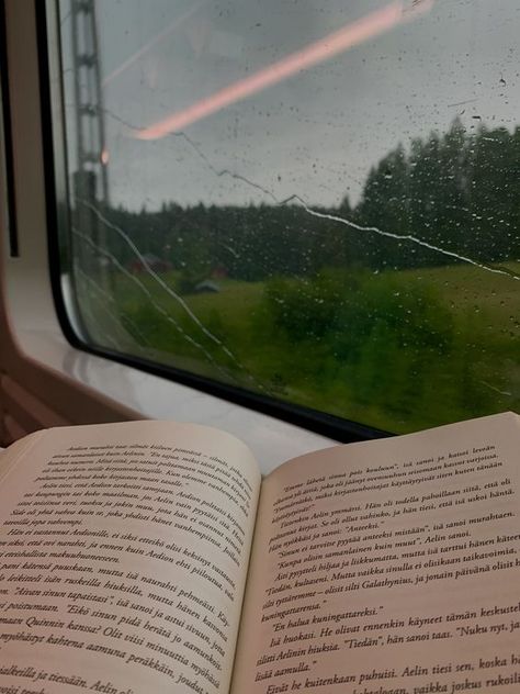 Rainy Day Aesthetic, Reading Motivation, An Open Book, Foto Ideas Instagram, Open Book, Nature Aesthetic, Book Aesthetic, Aesthetic Photo, Love Book