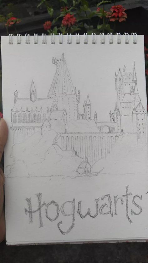 Harry Potter Drawings Aesthetic, Hogwart Sketch, Harry Potter Castle Drawing Easy, Hogwarts Houses Drawings Easy, Simple Hogwarts Drawing, Hogwarts Castle Drawing Simple, Series Drawings Ideas, Harry Potter Things To Draw Easy, Harry Potter Theme Drawings