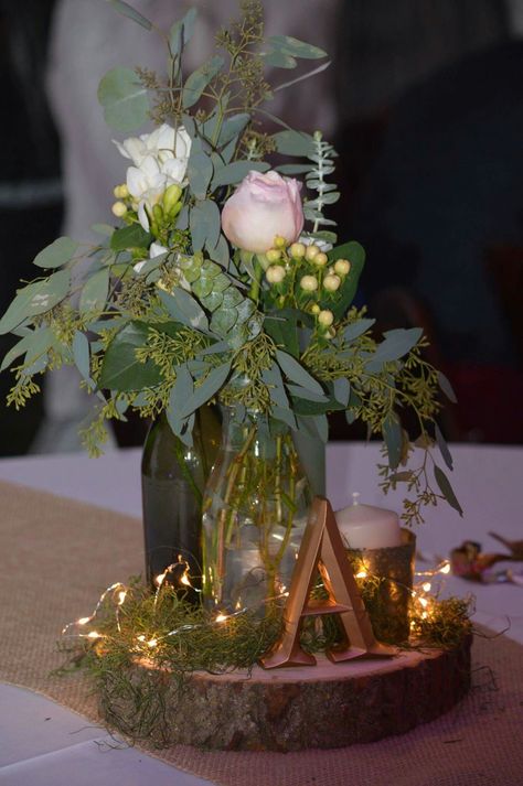 Woods Centerpiece Wedding, Wood Board Centerpiece, Centerpieces On Wood Slices, Log Slices Centerpiece, Simple Wedding Centerpieces Wood Slice, Natural Wood Centerpieces, Wood Plank Centerpiece, Wedding Table Centerpieces Wood Slices, Wood Slice Wedding Centerpieces