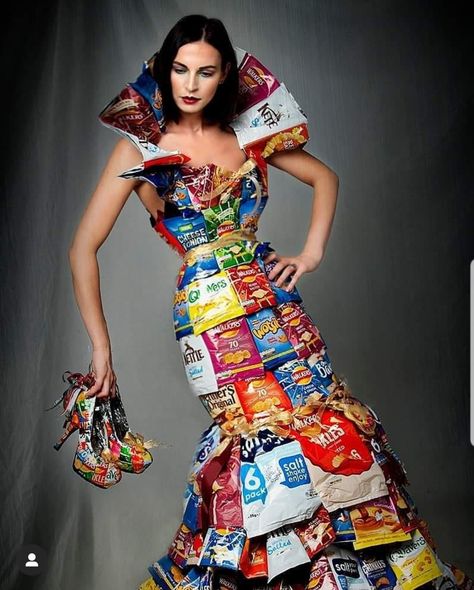 Had fun making and styling this! #trashion #crisps #trashdresses #wearableart #oneofakind #rubbish #recycled #redcarpet #dresstoimpress Recycled Dress Ideas, Recycler Diy, Sustainable Fashion Upcycling, Recycled Costumes, Eco Dresses, Recycled Outfits, Upcycling Fashion, Recycled Dress, Dress Sketches