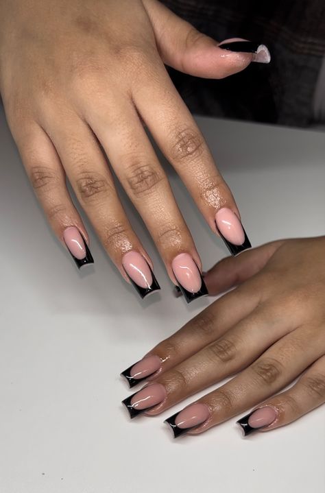 Glossy Black French Tip Nails, Pink Black French Tip Nails Short, Short Tapered French Tip Nails, Acrylic Black Tip Nails, Black French Tip Nails By Skin Tone Range, Nail French Tip Designs Black, Cute Black Acrylic Nails Coffin Short, Shirt Black Acrylic Nails, Black Cute Acrylic Nails