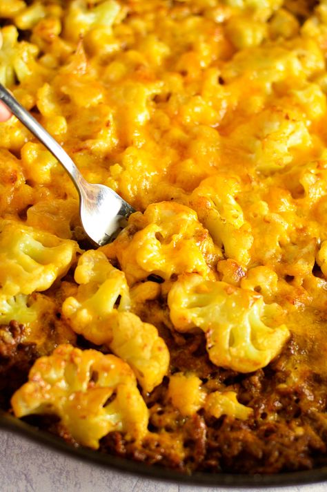 Easy Cauliflower Ground Beef Skillet recipe. This keto dinner idea makes a quick and simple weeknight meal. The ultimate comfort food. Ground Beef Skillet, Low Carb Ground Beef Recipes, Beef Skillet, Cheesy Chicken Pasta, Easy Cauliflower, Baked Macaroni, Dinner Idea, Ultimate Comfort Food, Cauliflower Recipes