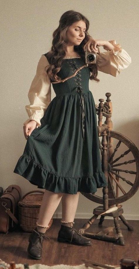 Vintage Cottagecore Outfits, Gaun Abad Pertengahan, Cottagecore Outfit, Cottagecore Clothes, Fair Outfits, Old Fashion Dresses, Cottagecore Outfits, Cottagecore Style, Cottagecore Fashion