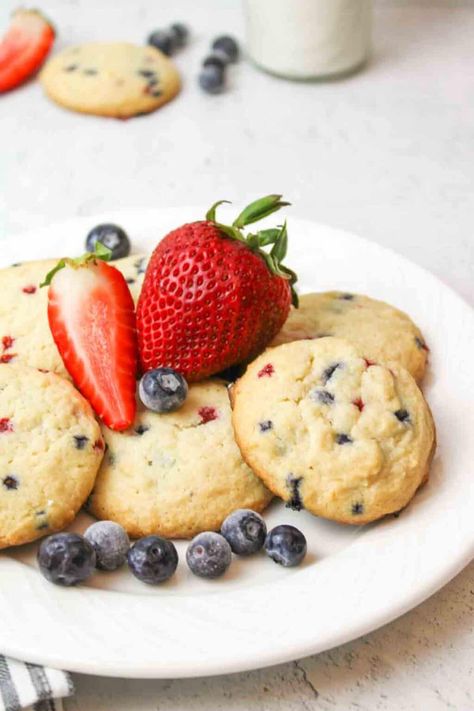 Your favorite triple berry muffin mix just got an upgrade and turned into fabulous soft and chewy cookies! What's better than a cookie? Turning these muffin mixes into cookies is incredibly simple and just takes a few ingredients. Not much different from making the muffins as directed on the packaging. With every flavorful bite, you'll find yourself reaching for another cookie. Adding in a cup of white chocolate chips makes them even more irresistible. Muffin Mix Cookies, Betty Crocker Muffin Mix, Martha White Muffin Mix, Triple Berry Muffins, Simple Cheese Sauce, Berry Cookies, Berry Muffins, Chewy Cookies, Muffin Mix