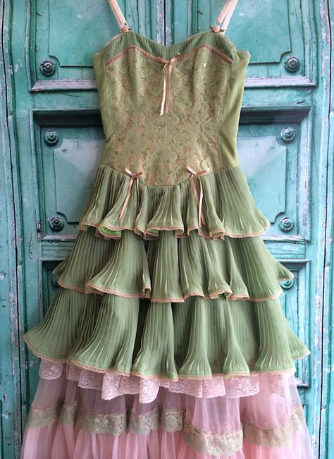 Handmade Party Dress, Pink Outfits Vintage, Light Pink And Green Outfit, Green With Pink Outfit, Olive And Pink Outfit, Lovelock Hair, Fairytale Inspired Outfits, Fairycore Outfit Pink, Pink And Green Aesthetic Vintage