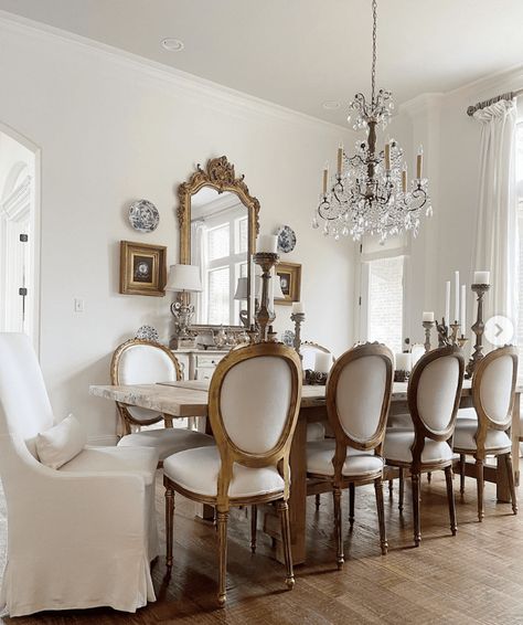 Art Gestures, French Country Dining Rooms, Wooden Dining Room Table, French Country Dining Room, All White Room, Dining Table Design Modern, Dining Room French, French Country Furniture, Country Dining Rooms