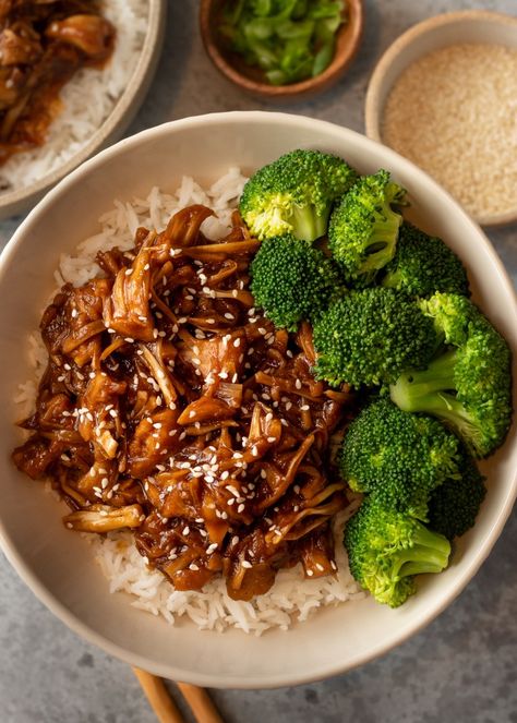 General Tso’s Jackfruit – It's All Good Vegan Rice And Broccoli, Jack Fruit, Jackfruit Recipes, General Tso, Vegan Dinner Recipes, Vegan Dishes, Fruit Recipes, Vegan Dinners, Sauce Recipes