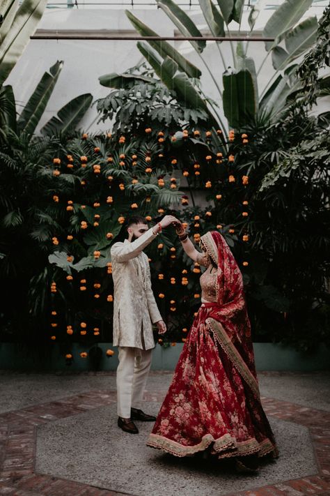 Hindu Wedding Photos, Indian Wedding Aesthetic, Indian Wedding Pictures, Modern Indian Wedding, Indian Wedding Poses, India Wedding, Indian Wedding Couple, Indian Wedding Inspiration, Indian Wedding Photography Poses