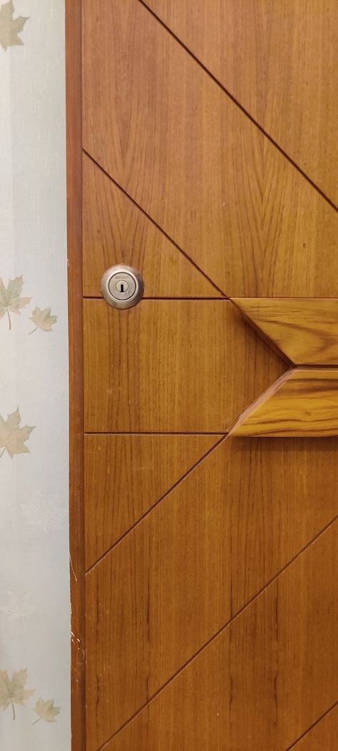 Solid veneer door with groove details. Door Groove Design, Veneer Door Design, House Main Door, House Main Door Design, Main Entrance Door Design, Main Entrance Door, Groove Design, Veneer Door, Home Door Design