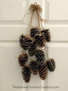 Easy Holiday Crafts, Julkransar Diy, Snowman Crafts Diy, Christmas Decora, Easy Holidays Crafts, Diy Pinecone, Easy Diy Wreaths, Natural Christmas Decor, Glam Christmas