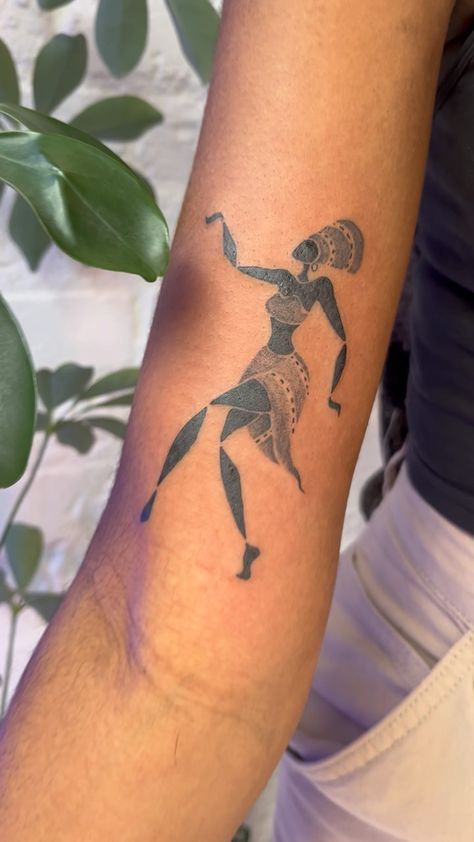 Black Dancer Tattoo, Afro Spiritual Tattoos, Black Inspired Tattoos, My Black Is Beautiful Tattoo, Unique Women Tattoos Inspiration, Spin Tattoos For Black Women, Rasta Tattoo For Women, Nigerian Tattoo Ideas For Women, Haitian Tattoos For Women