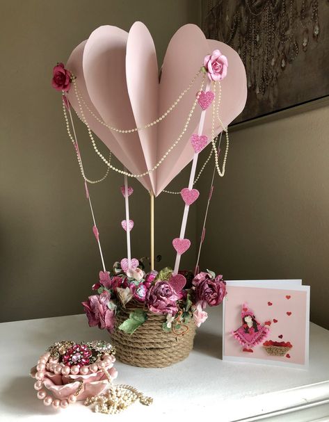 Flower Box Diy Gift, Valentine Ballons Ideas, Christmas Wreaths Diy Paper, Diy Craft Gifts For Boyfriend, Diy Gifts For Boyfriend Christmas, Diy For Boyfriend, Valentines Day Box Ideas, Balloon Valentine, Simple Valentines Gifts