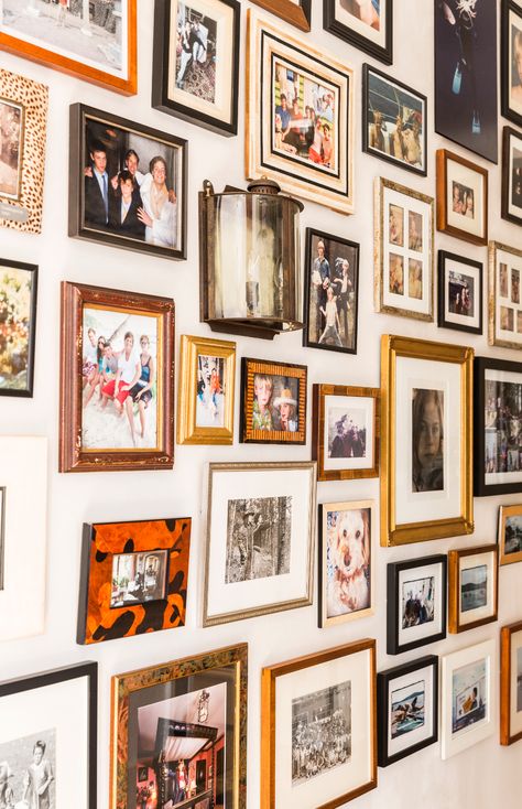 Family Photo Gallery Wall, Soho Apartment, Retro Rooms, Photowall Ideas, Family Gallery Wall, Nyc Home, Decorating Rules, Picture Arrangements, Cream Room