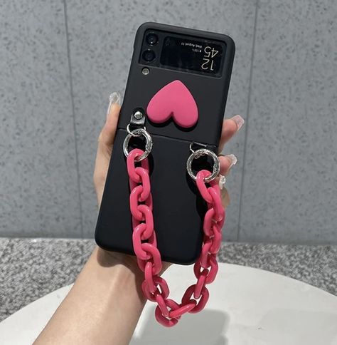 Phone Case Samsung Flip, Z Flip Aesthetic Case, Samsung Z Flip 4 Aesthetic, Samsung Flip Phone Aesthetic, Samsung Z Flip 4, Fluffy Phone Cases, Chain Phone Case, Capas Samsung, Wrist Chain