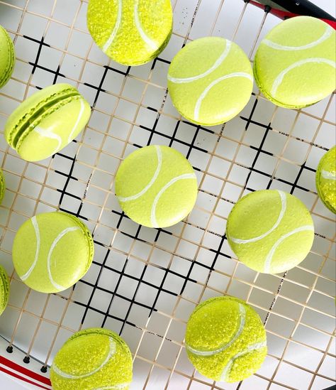 Tennis Macarons, Tennis Desserts, Tennis Activation, Tennis Food, Multi Media Art Projects, Hosting Inspiration, Theme Snack, Tennis Christmas, Tennis Birthday