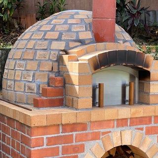 Clay Pizza, Clay Pizza Oven, Diy Porch Swing Bed, Pizza Oven Plans, Outdoor Fireplace Pizza Oven, Pizza Oven Outdoor Diy, Stone Pizza Oven, Brick Oven Outdoor, Pizza Oven Outdoor Kitchen