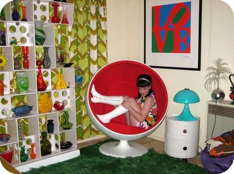 Vintage Girls Rooms, 70s Room, Fresh Bedroom, Retro Interior Design, 70s Decor, Ball Chair, Vintage Room Decor, Vintage Interior Design, Girls Rooms