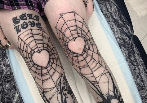 Emo Tattoos, Grunge Tattoo, Goth Tattoo, Web Tattoo, Theme Tattoo, Tattoos Geometric, Creepy Tattoos, Spooky Tattoos, Gothic Tattoo