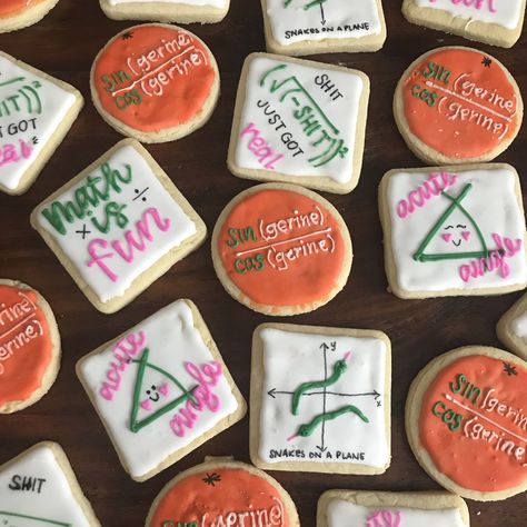 Math cookies! Math Cookies Decorated, Math Cookies, Teacher Cookies, School Motivation Quotes, Graduation Food, Math Gift, Fun Math Activities, Sugar Cookie Designs, Small Desserts