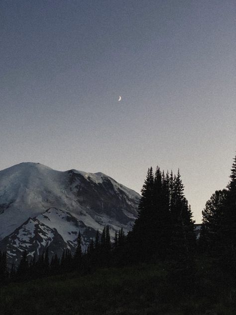 Dusk Photography, Pnw Aesthetic, Washington Mountains, Moon Mountain, Mountains Sunset, Mountain Aesthetic, Mountains Aesthetic, Mt Rainier, Aesthetic Nature