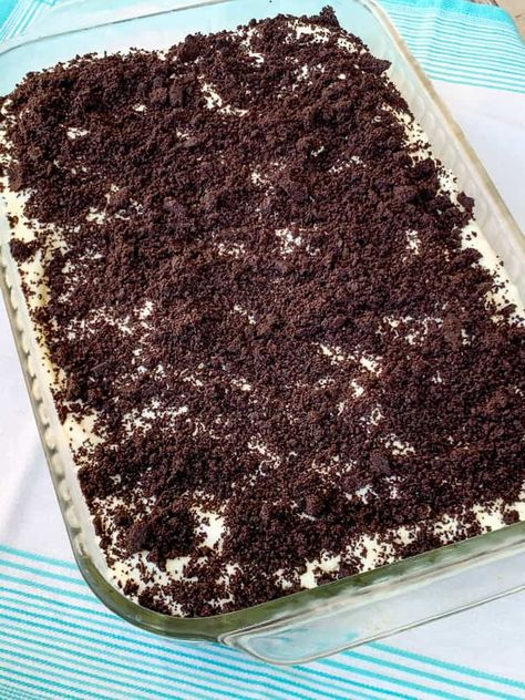 9 x 13 glass dish of easy dirt cake Dirt Cake Construction Party, Peanut Butter Dirt Cake, Dairy Free Dirt Cake, Easy Dirt Cake, Oreo Deserts, Oreo Dirt Dessert, Dirt Pudding Recipe, Dirt Dessert Recipe, Dirt Pudding Recipes