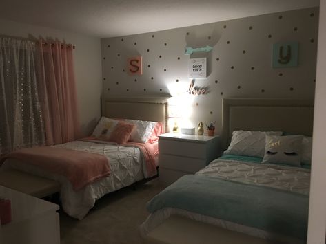 Small Bedroom Ideas For 2 Sisters, Room Decor Ideas Aesthetic, Aesthetics Room Decor, Room Decor Tips, Girl Apartment Decor, Lights Room, Room Decoration Bedroom, Dorm Room Styles, Room Decoration Aesthetic