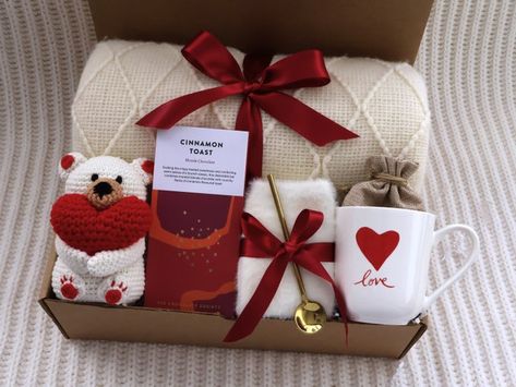 BeyondGiftsCo - Etsy Canada Gift Basket For Him, Hygge Gift Basket, Gift Basket For Her, Holiday Gift Basket, Happy Holiday Gifts, Gift Baskets For Him, Gift Box For Her, Valentine's Day Gift Baskets, Hygge Gifts