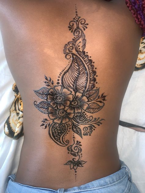 Henna Neck, Henna Arm Tattoo, Henna Tattoo Back, Henna Designs Arm, Mehendi Tattoo, Thigh Henna, Henna Tattoo Designs Arm, Back Henna, Henna Designs Back