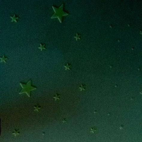 Glow in the dark stars on the bedroom ceiling(Hopeless~Colleen Hoover) Glowing Stars Aesthetic, Hopeless Colleen Hoover Aesthetic, Hopeless Colleen Hoover, Losing Hope, Star Bedroom, Hoover Books, Glow In The Dark Stars, Dark Stars, Book Scrapbook