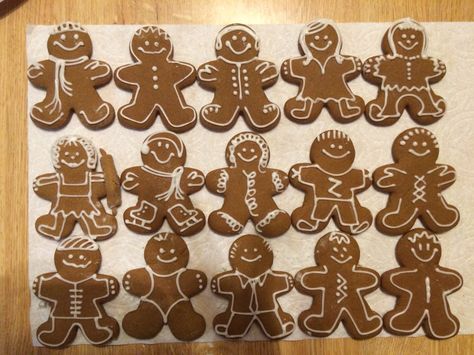 Gingerbread People Ideas, Gingerbread People Cookies, Gingerbread Man Cookie Decorating Ideas, Gingerbread People Decoration, Ginger Bread Man Decorations, Gingerbread Men Decorating Ideas, Gingerbread Man Decorating Ideas, Decorating Gingerbread Men, Gingerbread Art