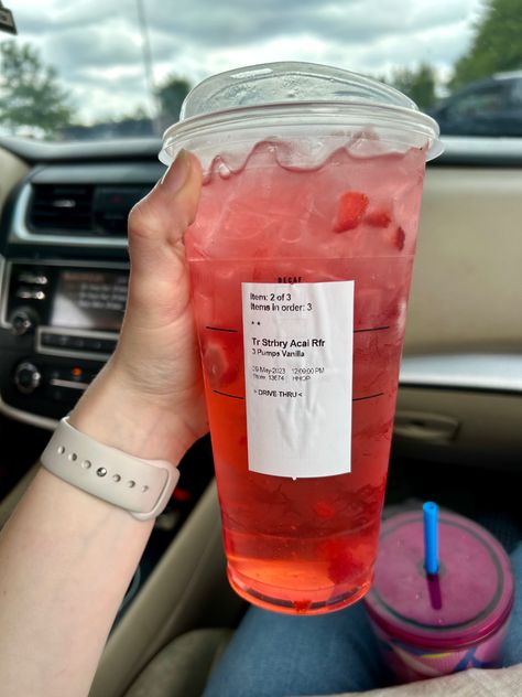 Strawberry Acai Refresher Order, Strawberry Acai Lemonade Refresher, Trenta Starbucks, Refreshers Starbucks, Strawberry Acai Lemonade, Acai Lemonade, Lemonade Refresher, Breakfast Smoothie Bowl Recipes, Starbucks Strawberry Acai Refresher